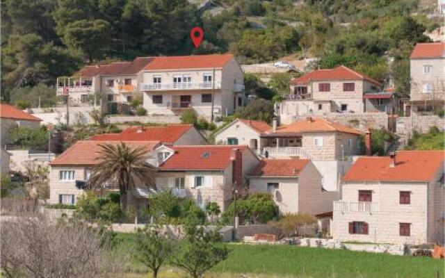 Three-Bedroom Apartment in Pucisce