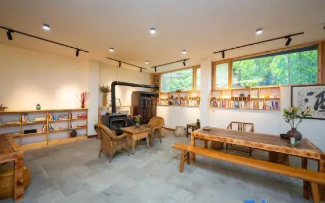 Luojia Wine Resort Homestay (Qingcheng Qianshan Branch)