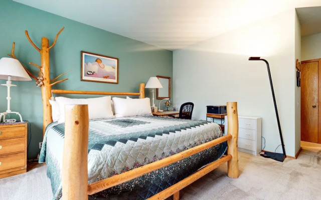 Snowcreek Iv #545 3 Bedroom Condo