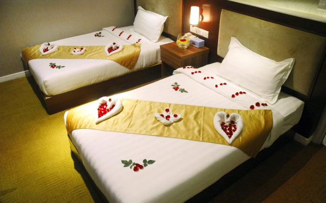 Sunny Holiday Hotel