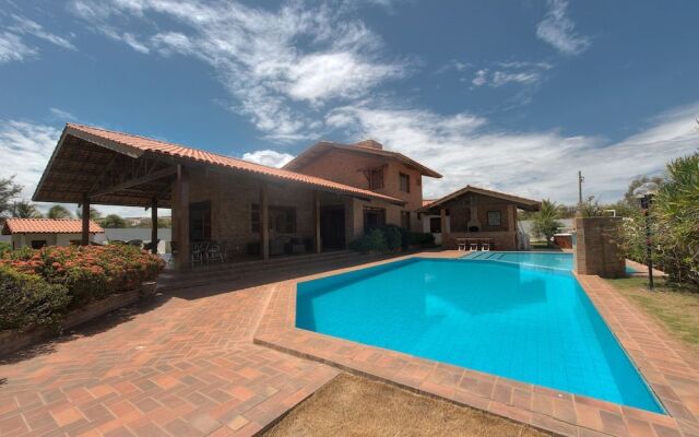 House with Hot Tub in Porto das Dunas