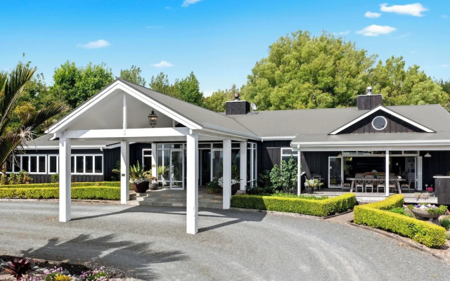 Woodhouse Mountain Lodge