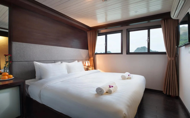 Halong Phoenix Cruiser