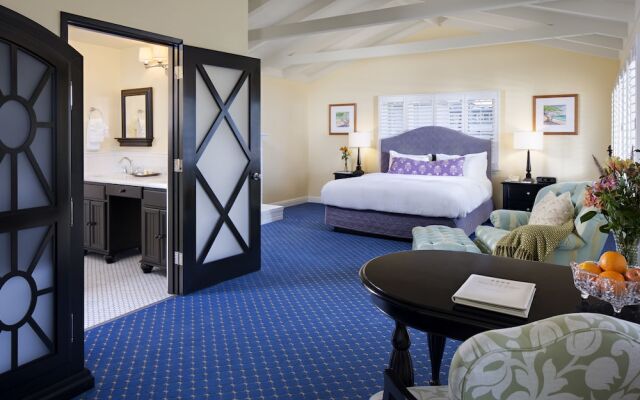 Colonial Terrace Inn by the Sea