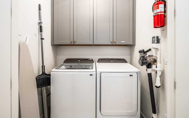 Desert Brooke 5 Bedroom Townhouse