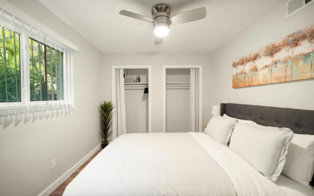 Modern 1BR Near UT Hyde Park Evonify