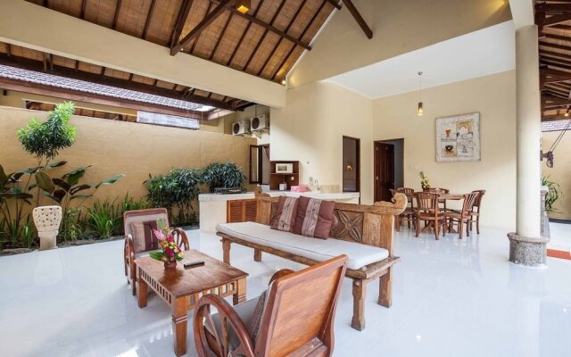 9-BR Private Pool Villa Walk to Seminyak Beach