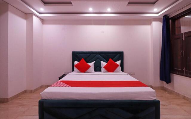 OYO 90025 Pari Residency
