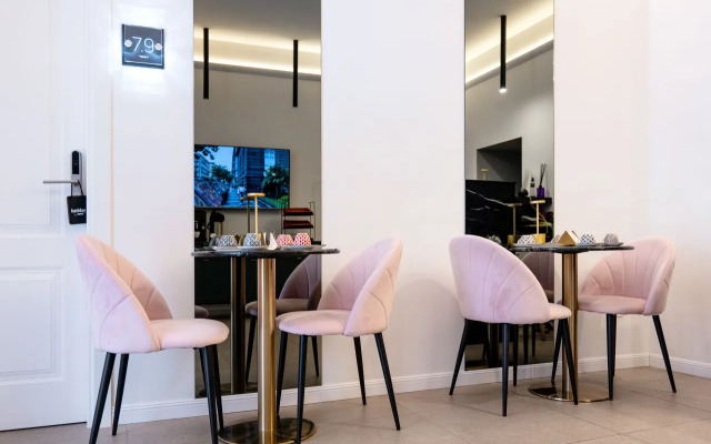 HOTIDAY Room Collection - Napoli Museo Suite