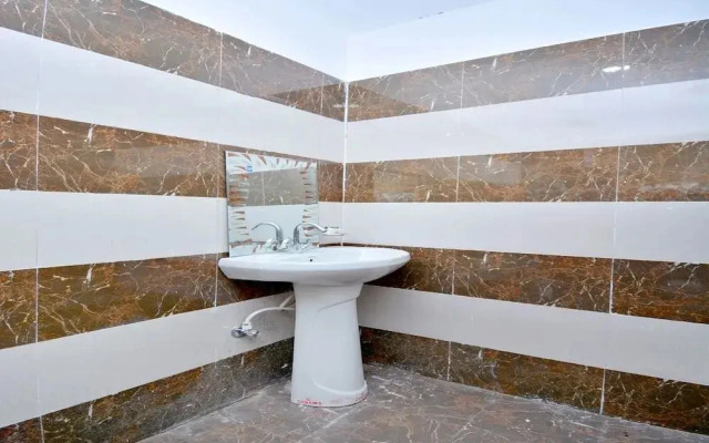 Corner House By OYO Rooms