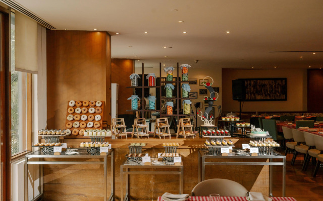 Radisson Blu Plaza Hotel Hyderabad Banjara Hills