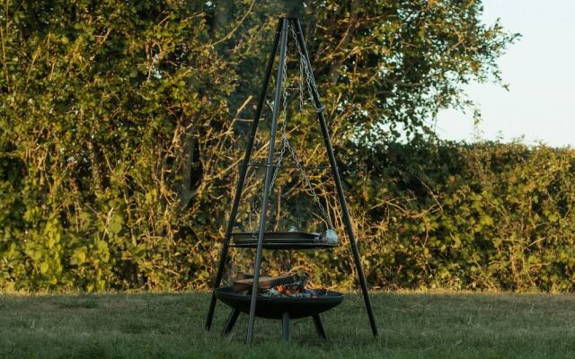 Glamping in Wiltshire in our Luxury Shepherds Hut