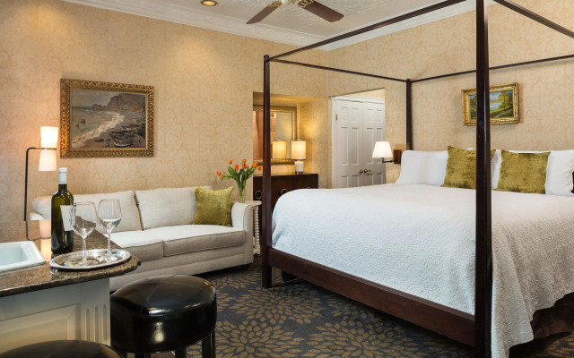 Chateau Inn and Suites