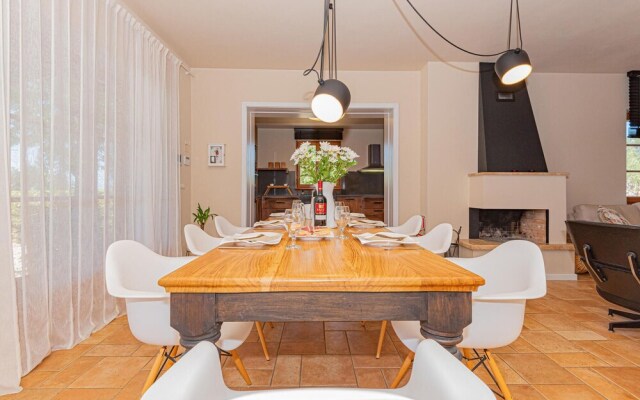 Amazing Home in Jadrija with Hot Tub, Sauna & 4 Bedrooms