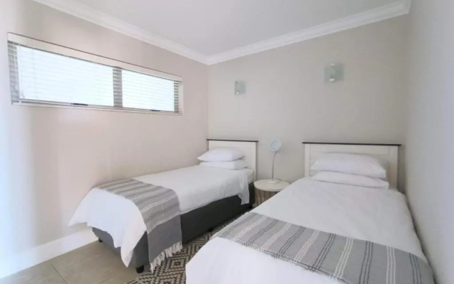 The Aqua - Sleeps 4 - Patio & Sea Views