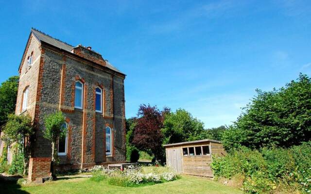 Unique Mansion in Battle with Garden near City Center