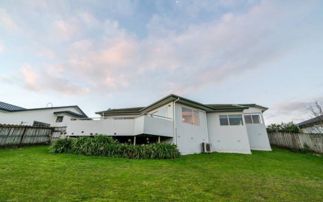 Windsor Park Spacious & Modern 3 bedrooms House