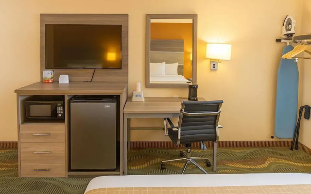 Travelodge By Wyndham Muskegon