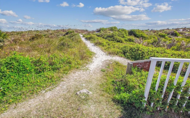 Oceanfront 3BR Condo: Gated, Breathtaking View