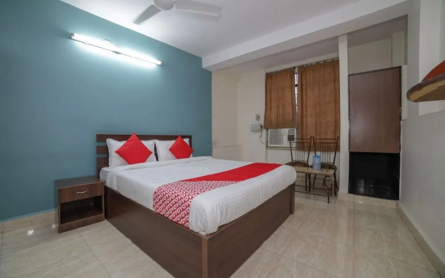 Super Deluxe Guest House by OYO Rooms