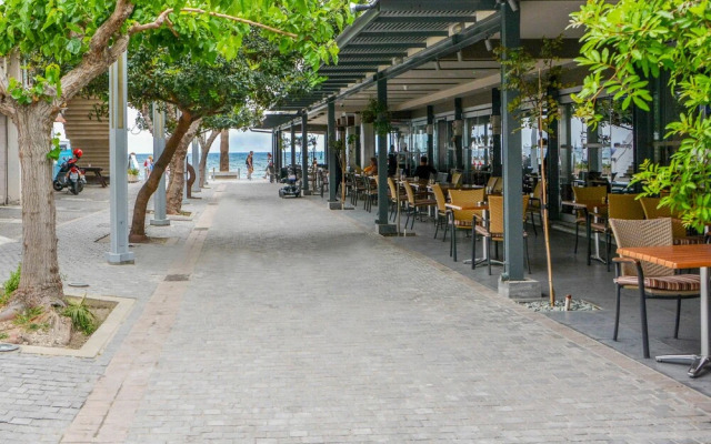 Phaedrus Living: Seaside Luxury Flat Natalia 102