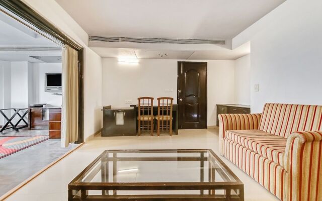 Collection O 40421 Hotel Queens Tower