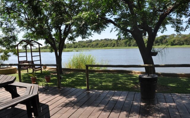 Hakusembe River Lodge