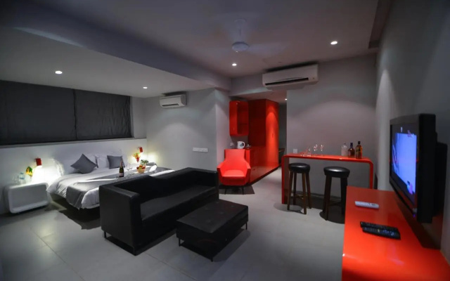 SinQ Party Hotel