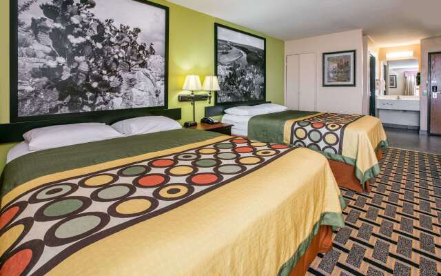 Super 8 by Wyndham Farmers Branch/North Dallas