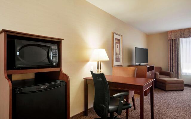 Hampton Inn & Suites West Bend