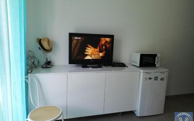 NICE VIEW Jolie Studio avec Jardin