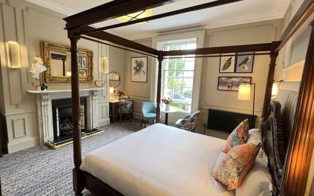 Waterloo Townhouse & Suites