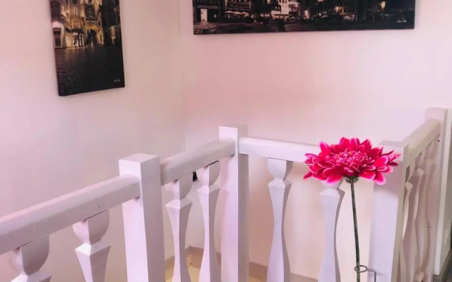 La Petite Normande En Ville (Adults Only)