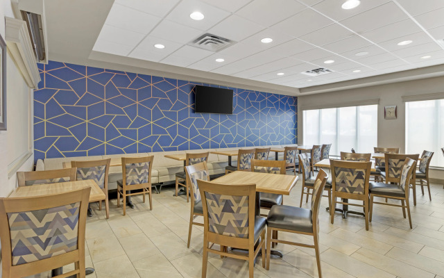 Best Western Plus Pembina Inn & Suites