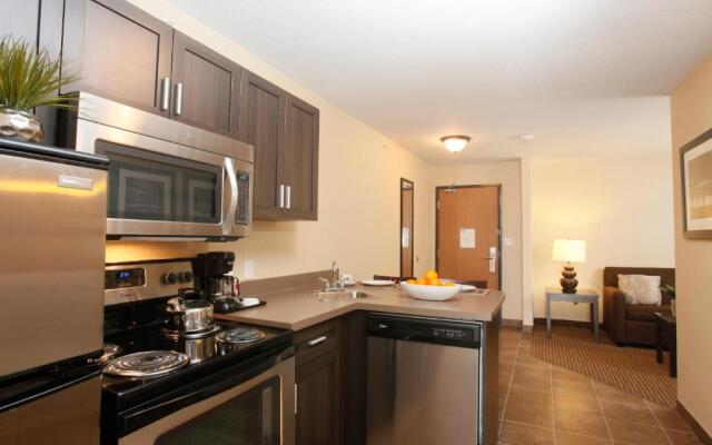 Pomeroy Inn & Suites at Olds