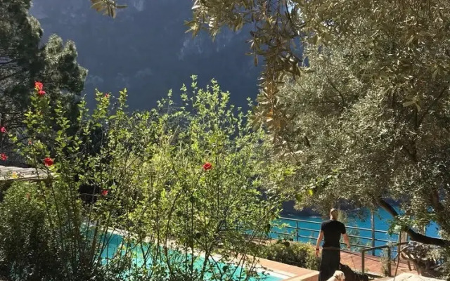 Shambala Lodge Hotel