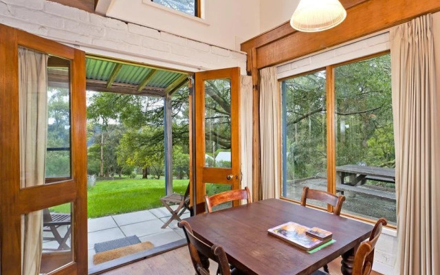 King Parrot Cottages