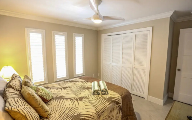 7965 Estero - Paradise Point