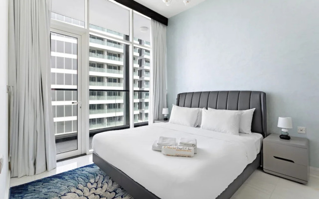WelHome - Opulent Retreat With Panoramic Cityscape Views