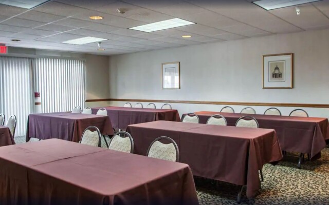 Comfort Inn & Suites Geneva - West Chicago