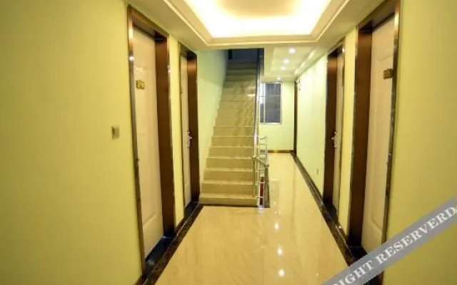 520 Theme Hotel (Xiuling Road, East Gate of Guangxi University)