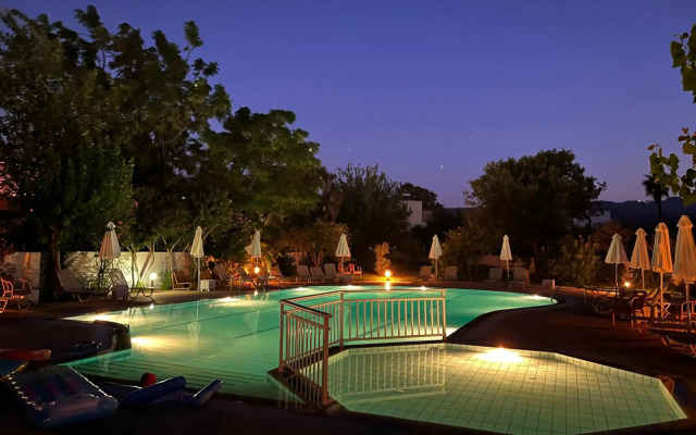 Theodorou Beach Hotel Apartments