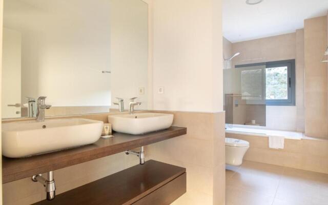 2260-Luxury villa with private pool and seaview