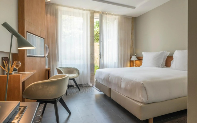 Yndo Hotel