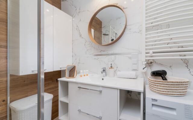 Studio Rakowicka by Renters