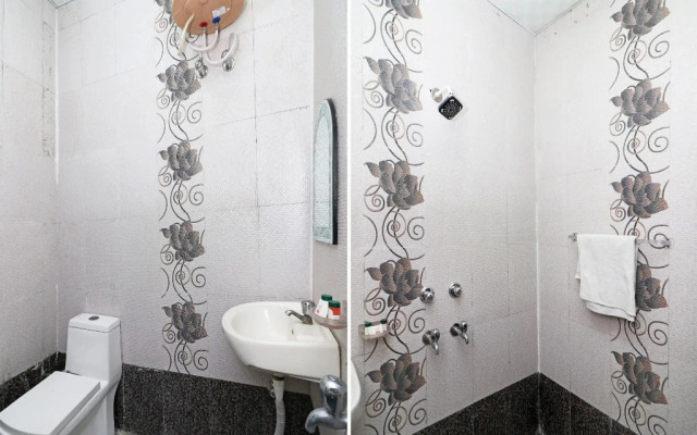 Gold Star Suits By OYO Rooms