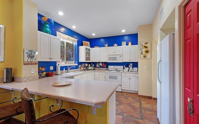 Stylish Southwest 2 BR by Casago