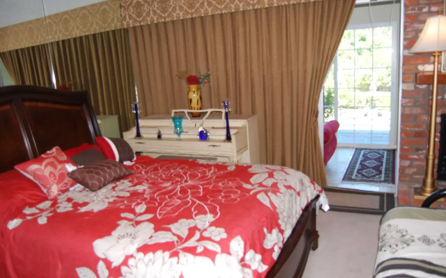 Bed and Breakfast in Hollywood Hills