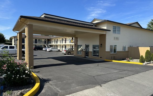 Quincy INN and Suites