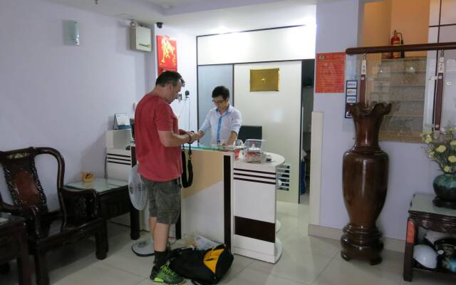 RedDoorz Anh Ngoc Hotel